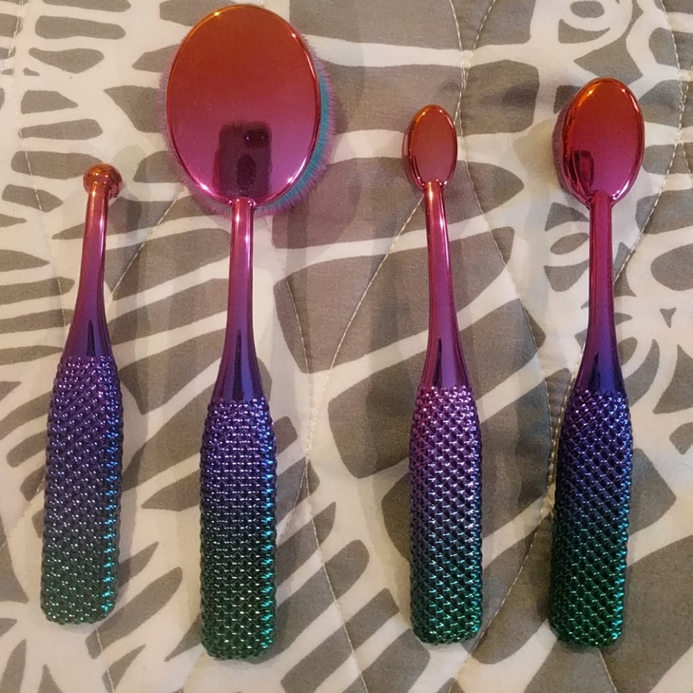 Moda round makeup brushes - Picture 2 of 3